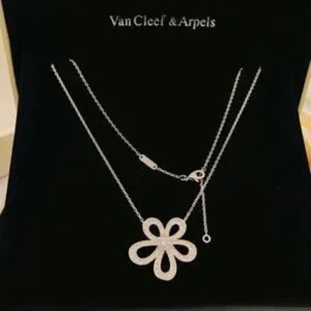 Van Cleef & Arpels Flower Crystal Pendant Silver Tone Necklace